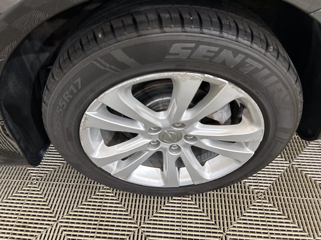 Used 2016 Chrysler 200 Limited w/ Convenience Group FWD image 10