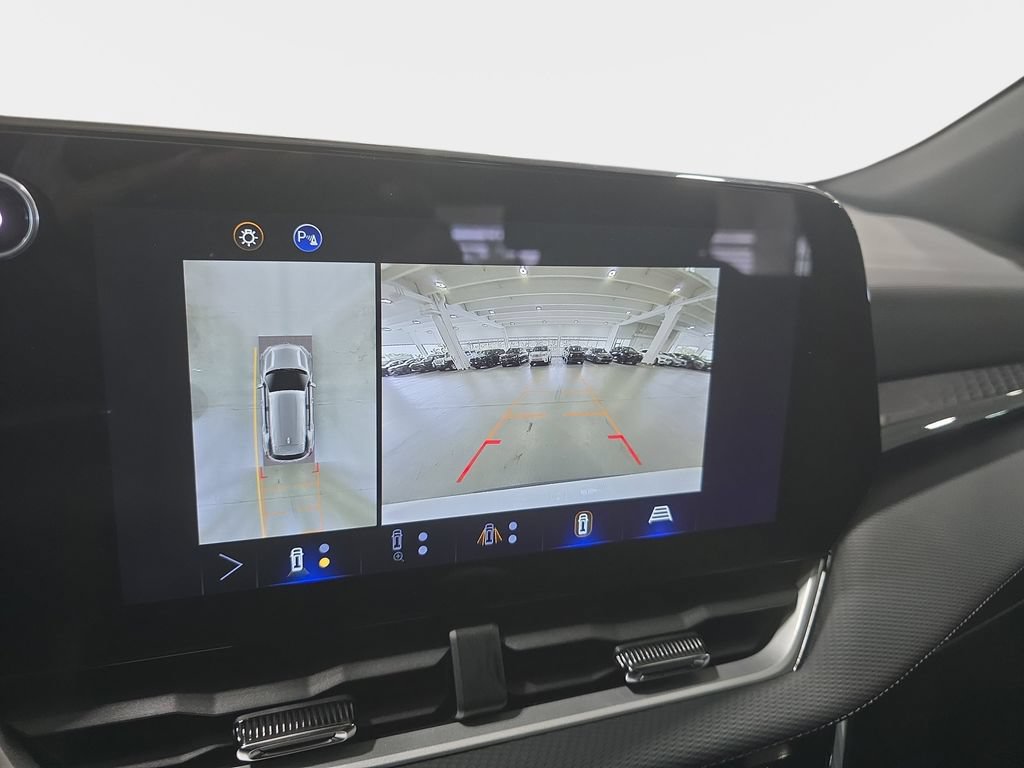 Used 2025 Chevrolet Equinox LT w/ Safety and Technology Package FWD image 18