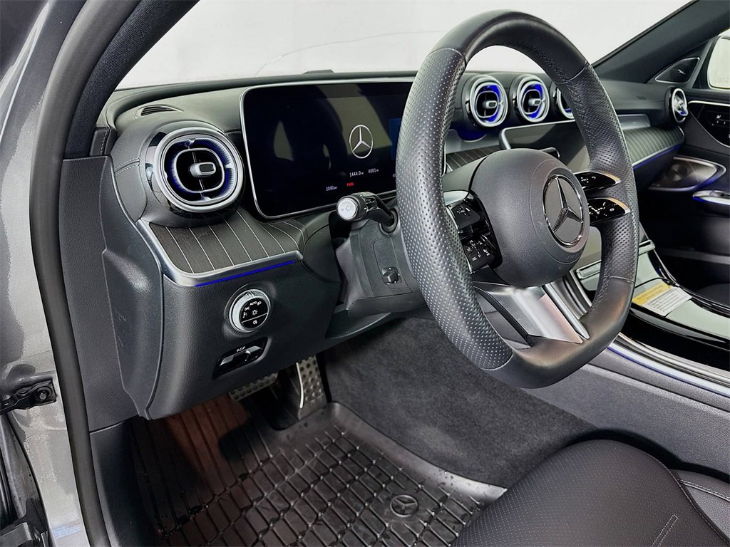 Used 2025 Mercedes-Benz C 300 4MATIC Sedan image 4