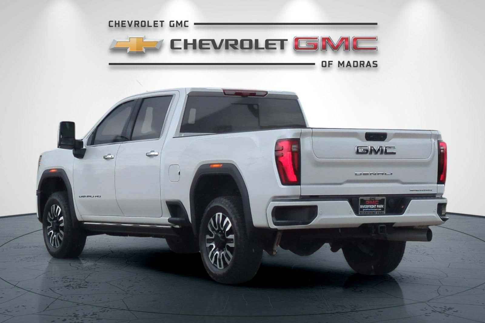 Used 2025 GMC Sierra 2500 Denali Ultimate AWD/4WD image 5