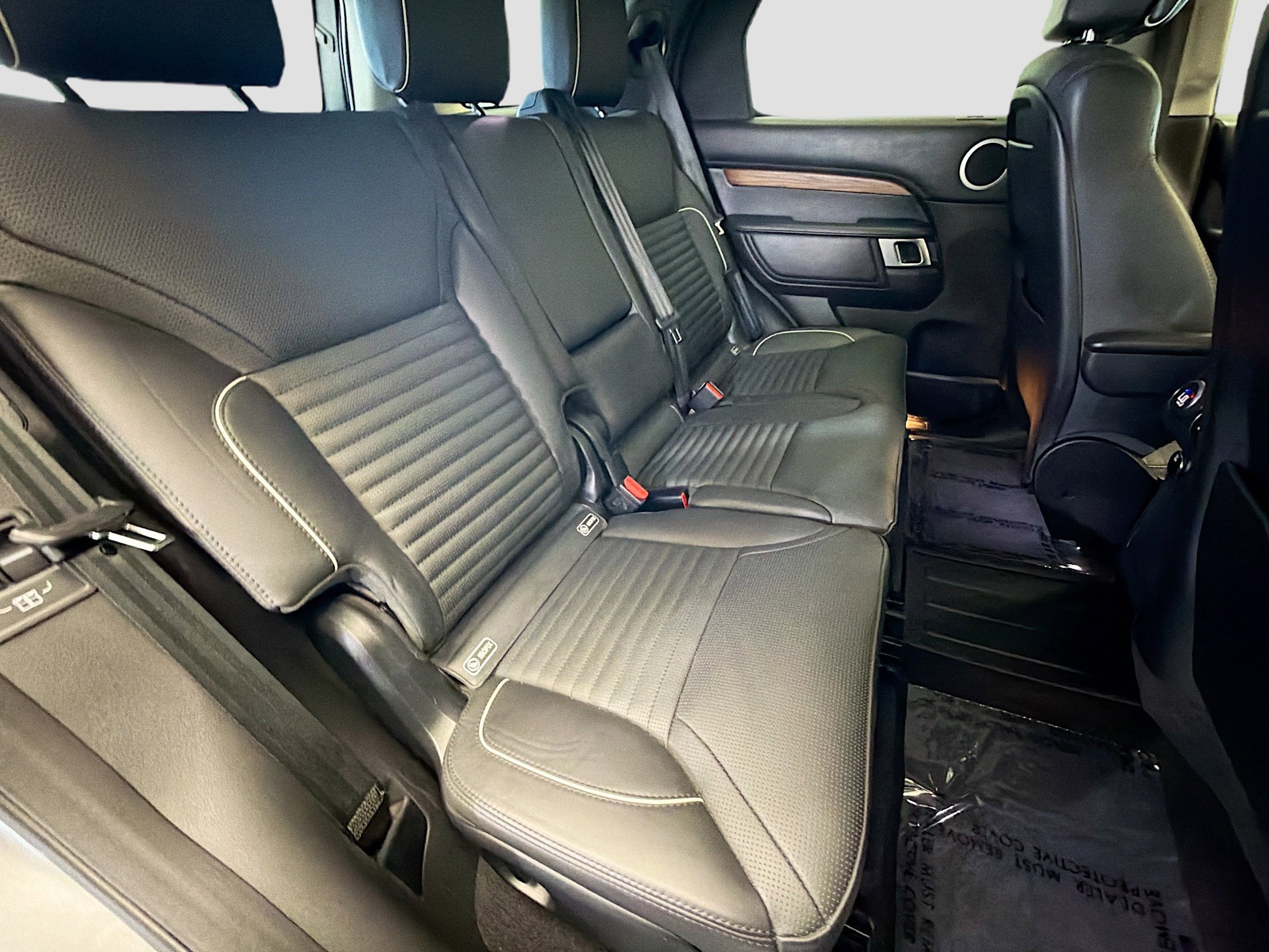 Used 2017 Land Rover Discovery HSE Luxury image 14