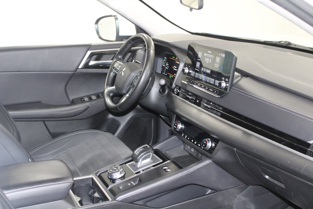 Used 2024 Mitsubishi Outlander 4WD Plug-In Hybrid image 29