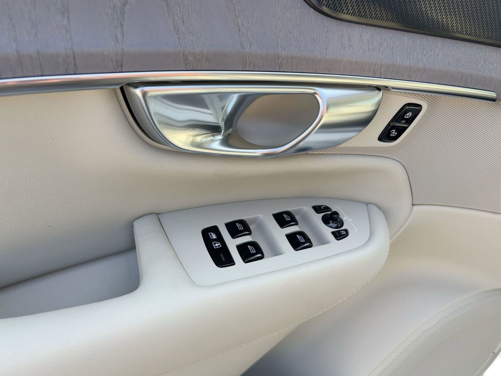 New 2026 Volvo XC90 T8 Ultra w/ Protection Package Premier image 11