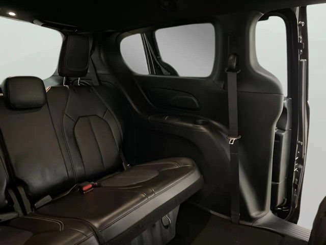 Used 2025 Chrysler Pacifica Select FWD image 64