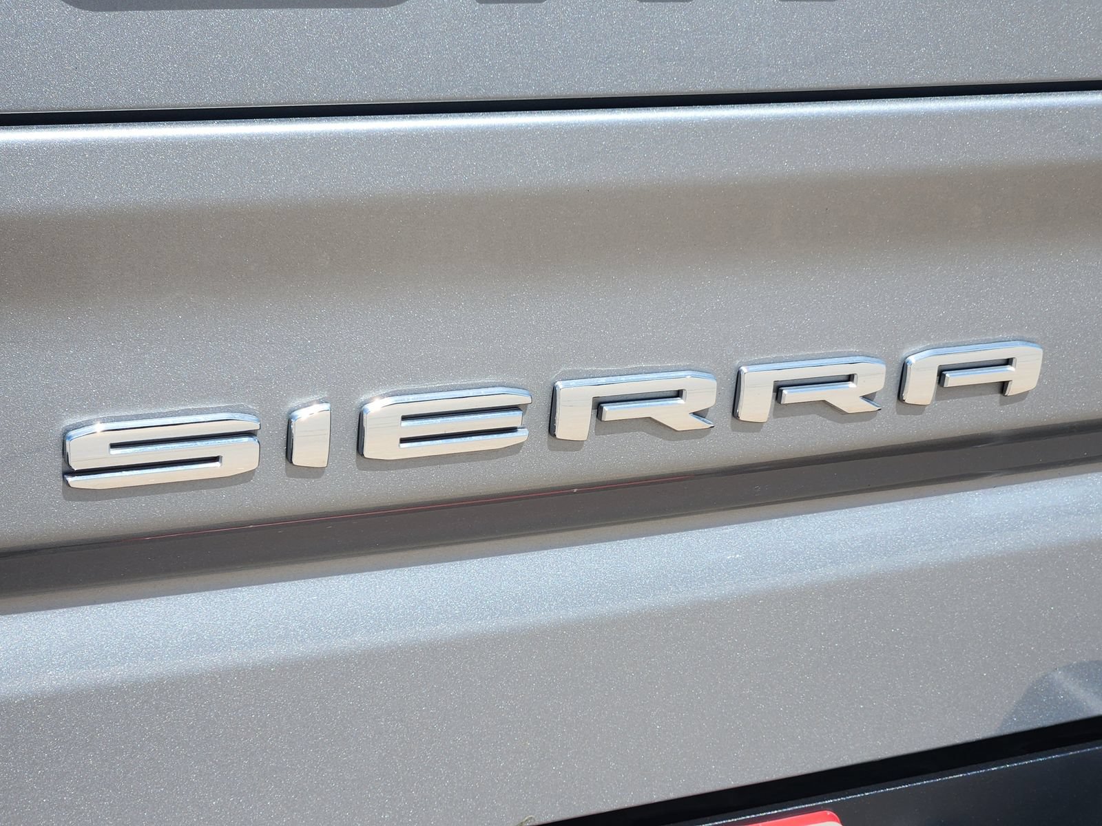 Used 2025 GMC Sierra 1500 SLT RWD image 12