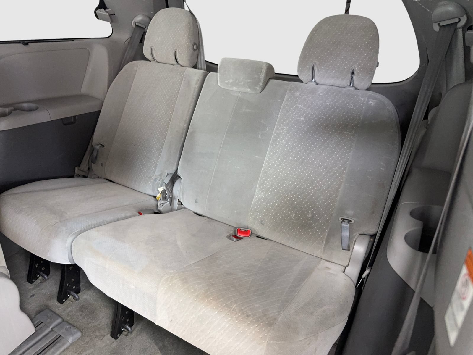 Used 2018 Toyota Sienna LE w/ Carpet Mat Package FWD image 38