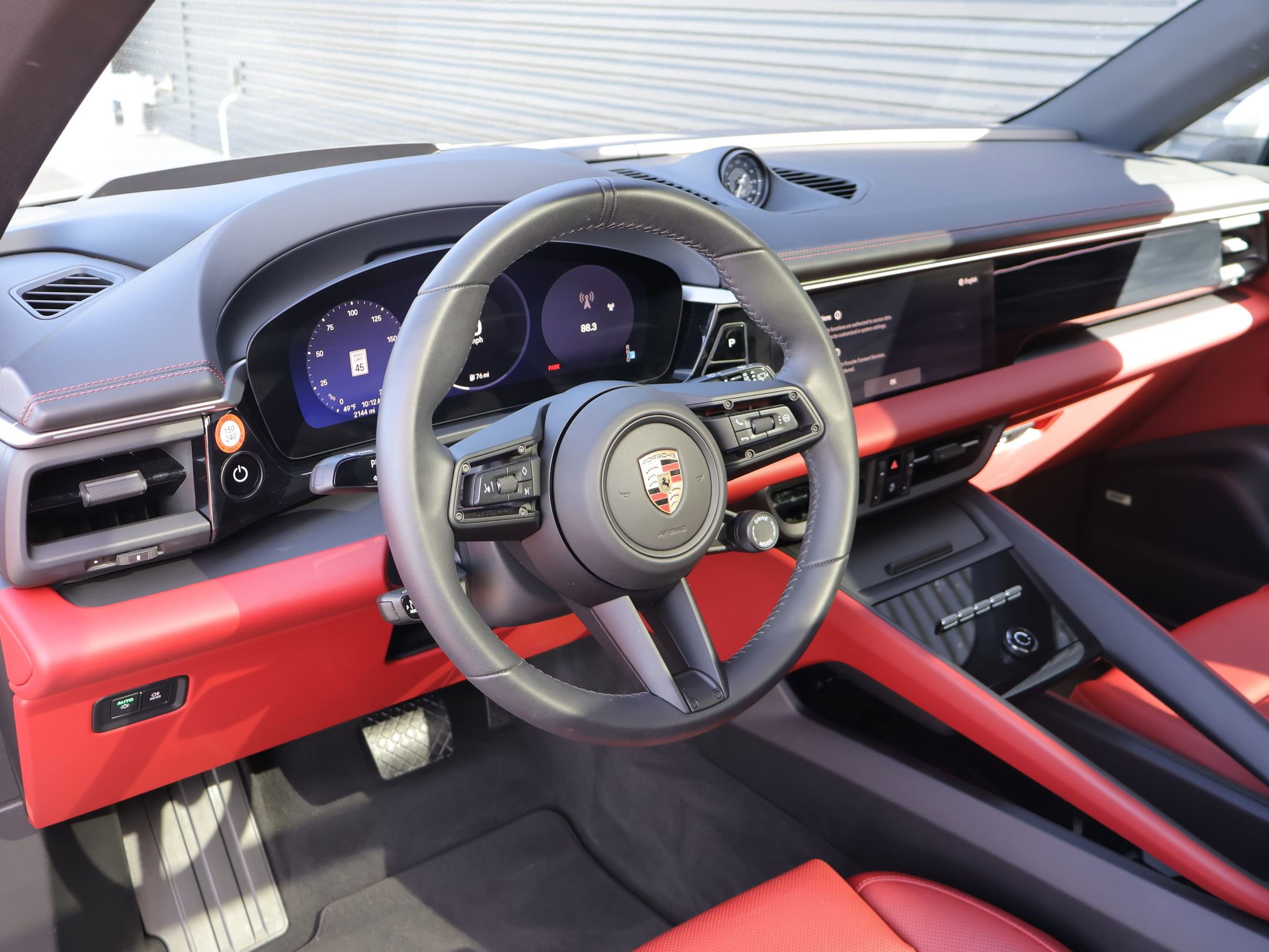 Certified 2025 Porsche Macan 4 Electric AWD/4WD image 4