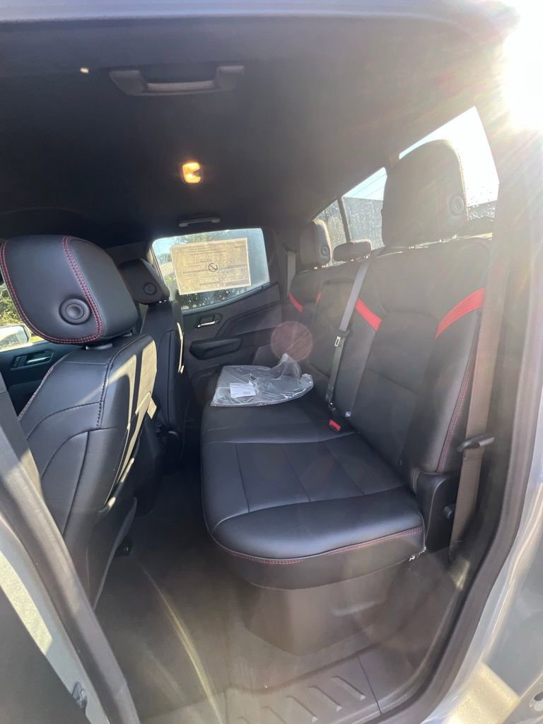 New 2025 Chevrolet Colorado Z71 w/ Technology Package image 16