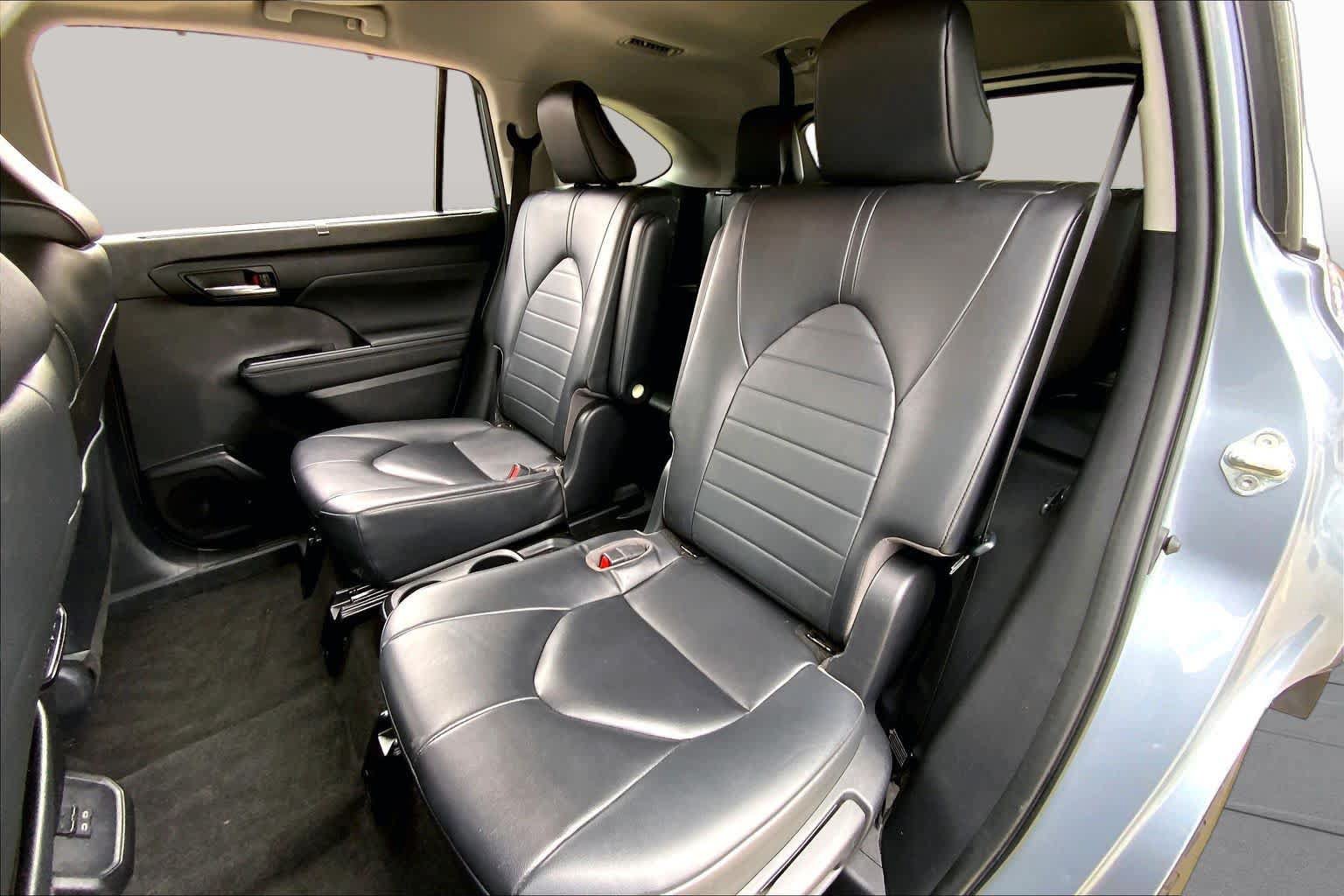 Used 2023 Toyota Highlander XLE FWD image 21