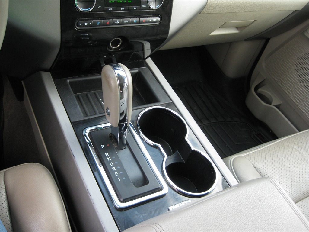 Used 2013 Ford Expedition Limited RWD image 23