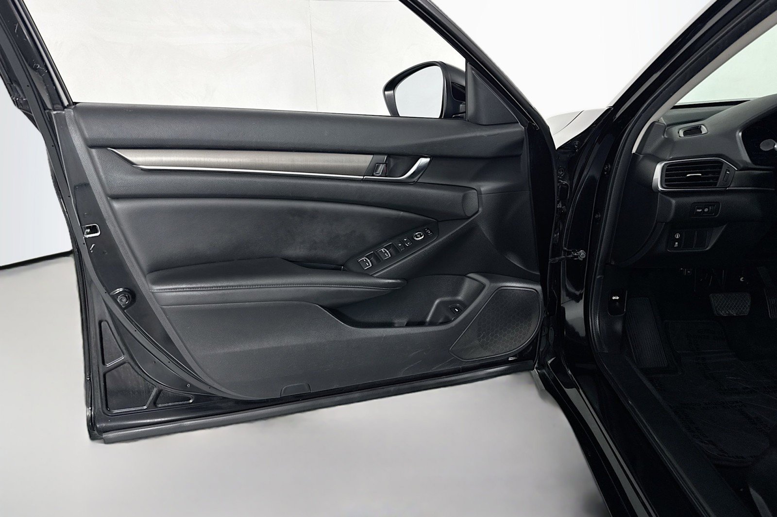 Used 2019 Honda Accord LX image 20
