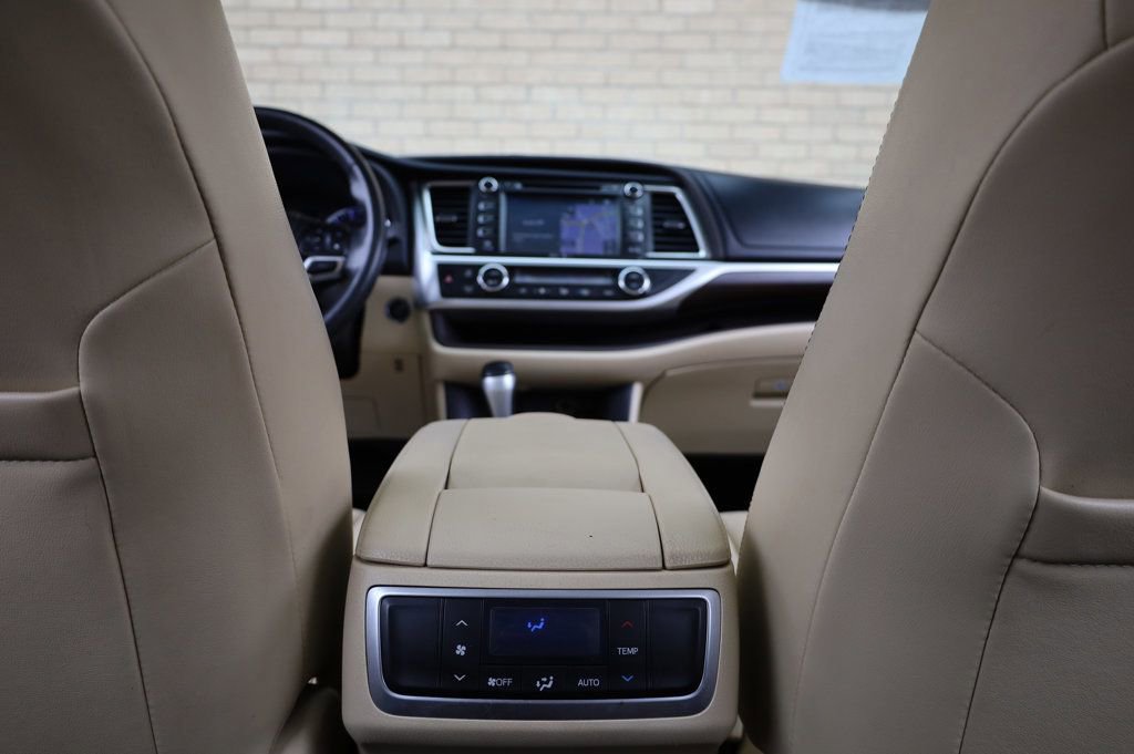 Used 2015 Toyota Highlander Limited image 38