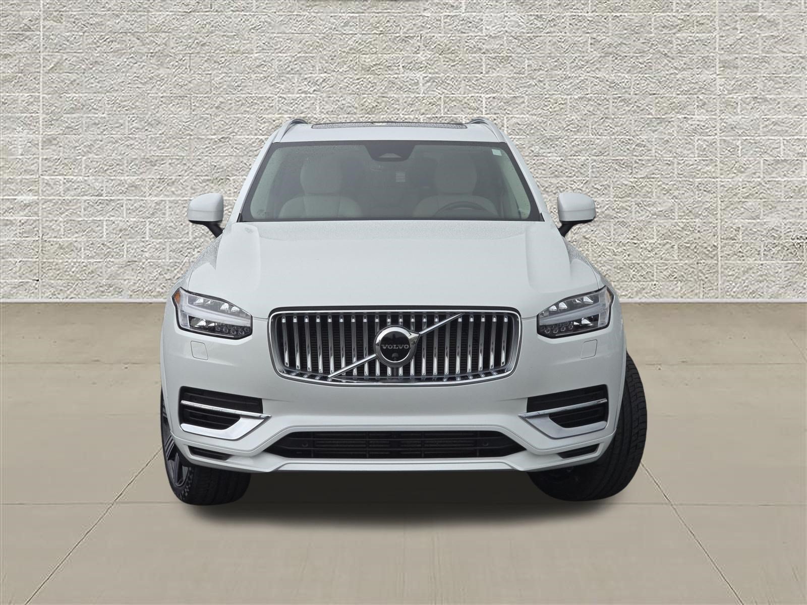 Used 2023 Volvo XC90 T8 Plus AWD/4WD image 2