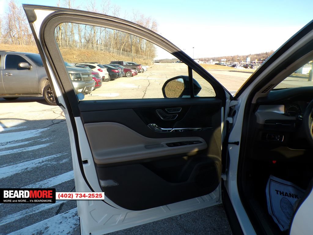 Used 2021 Lincoln Corsair Standard w/ Rear Removable Package Tray image 14