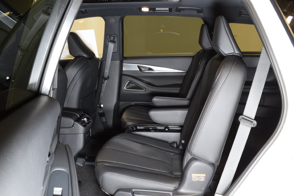 New 2027 INFINITI QX60 Sport w/ Dark Cargo Package AWD/4WD image 30