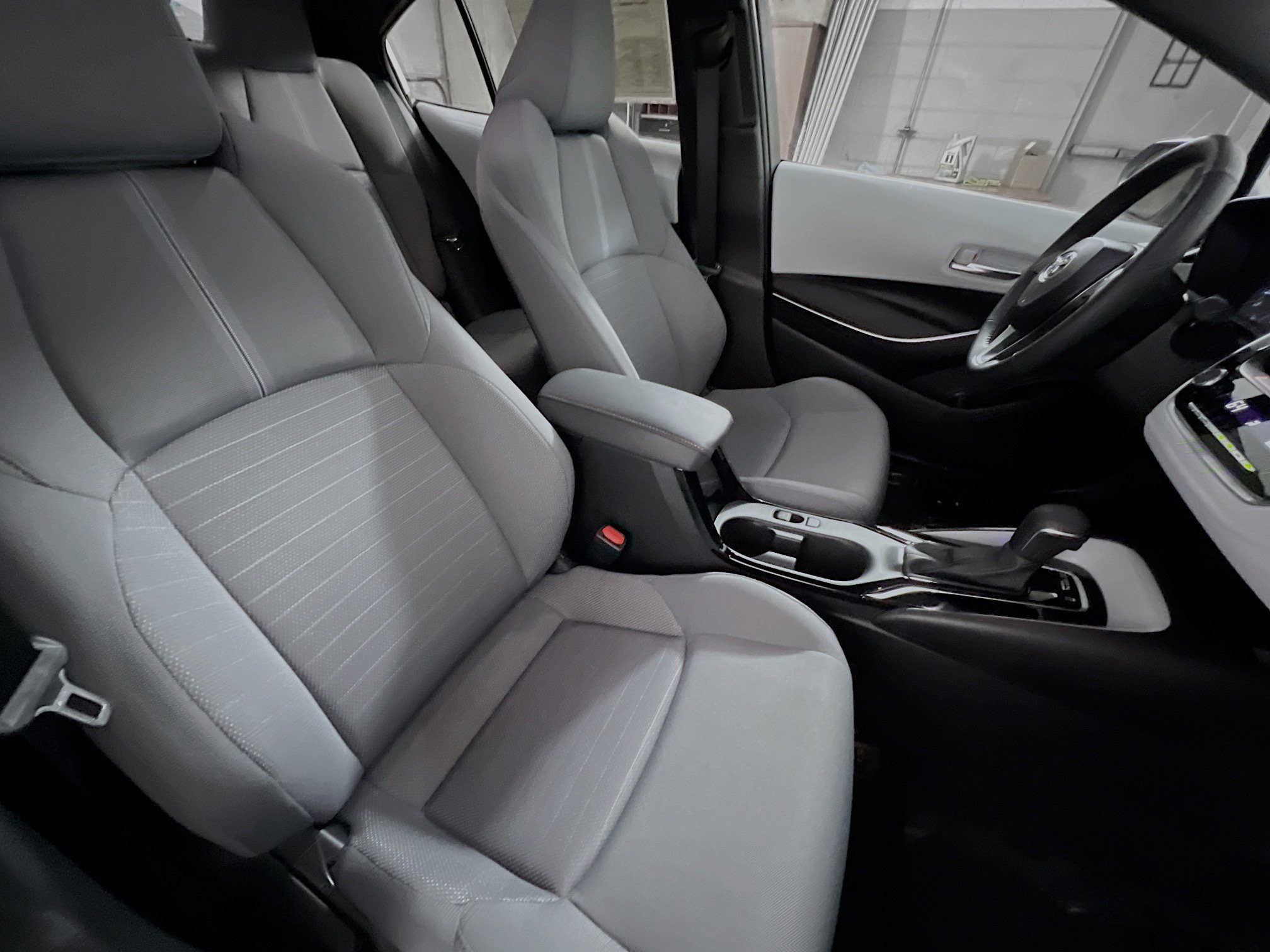 Used 2024 Toyota Corolla SE w/ SE Premium Package image 31