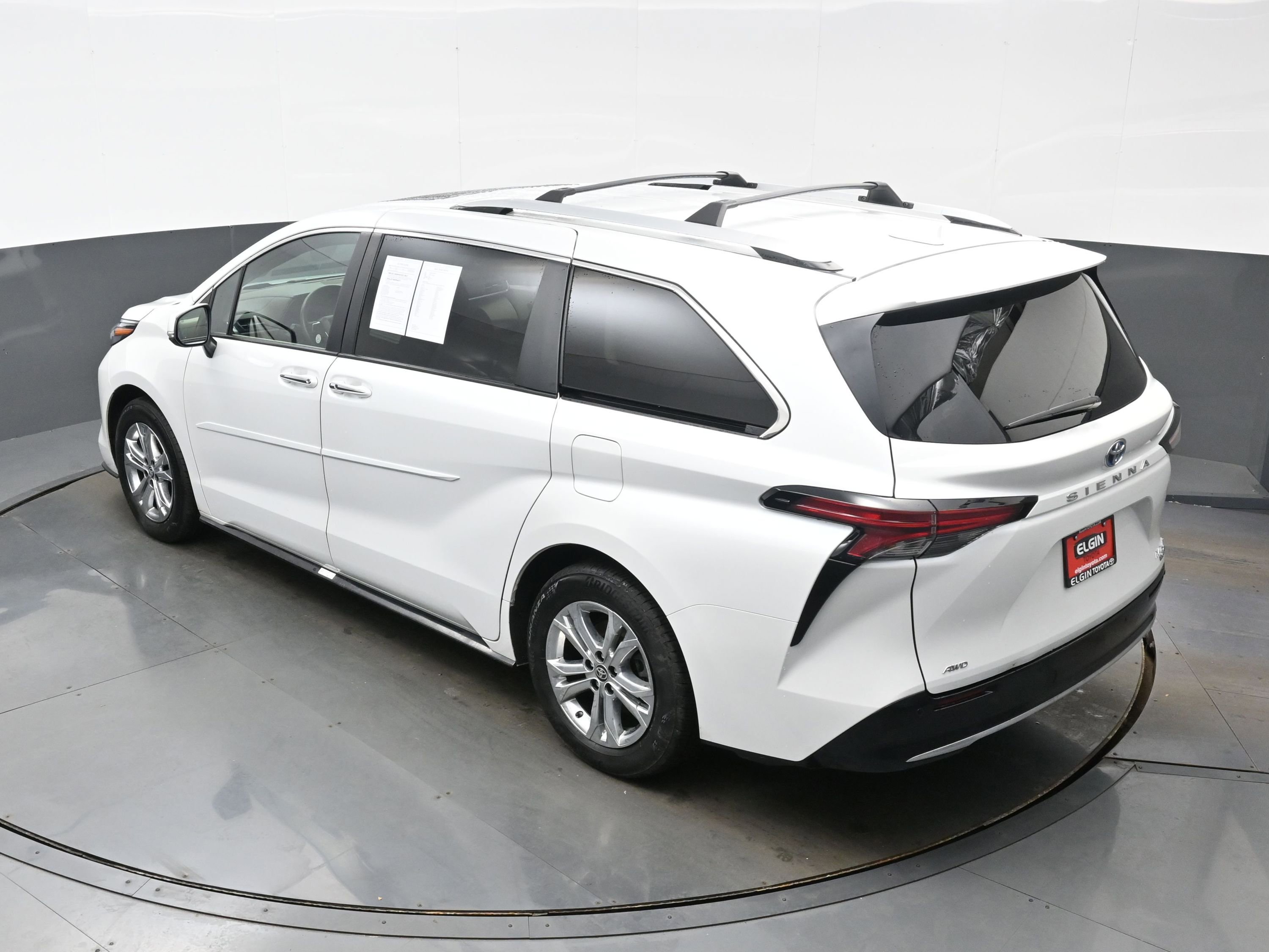 Used 2024 Toyota Sienna Platinum image 39