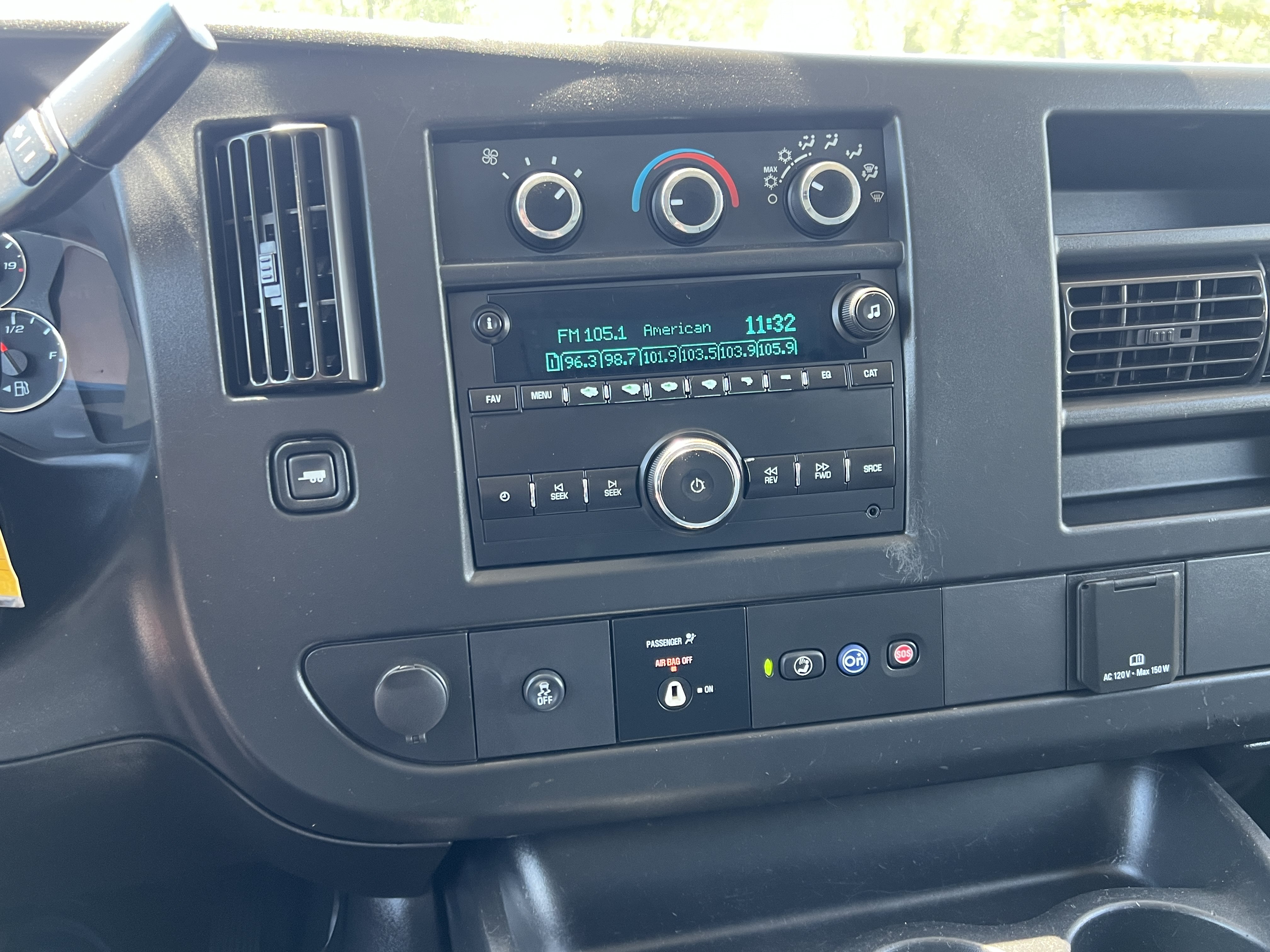 Used 2019 Chevrolet Express 2500 Extended RWD image 17
