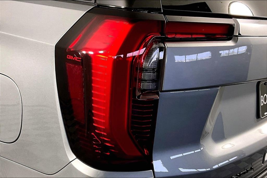 Used 2025 GMC Yukon Elevation w/ LPO, Yukon Black Package AWD/4WD image 22
