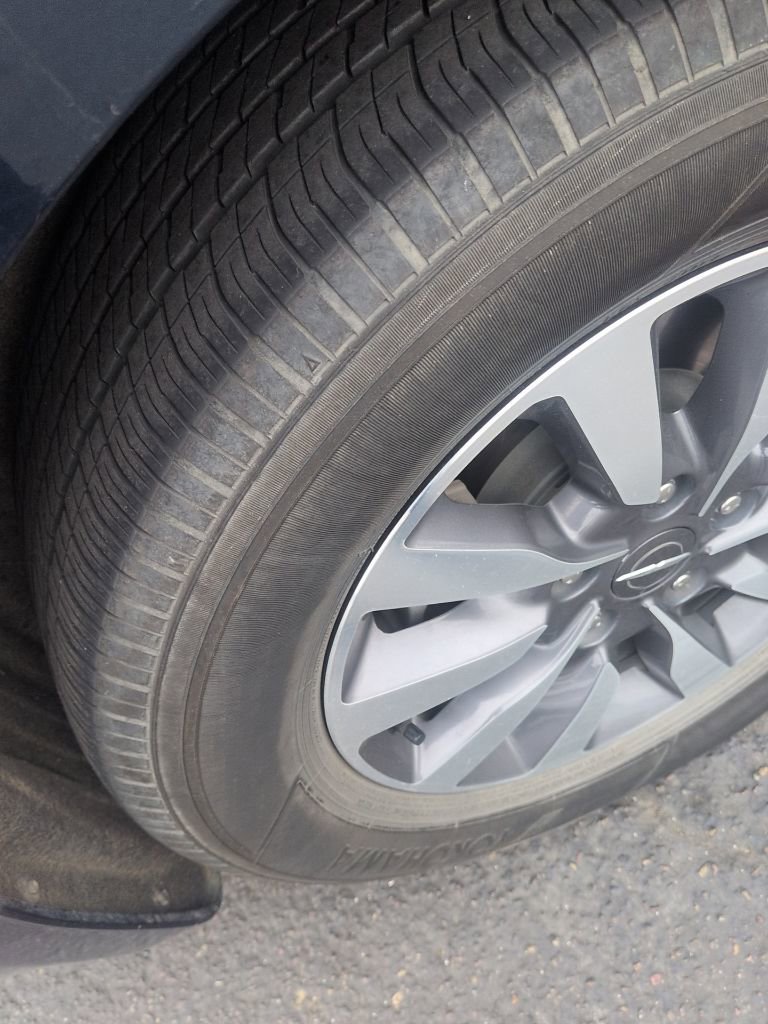 Used 2024 Chrysler Pacifica Select image 5