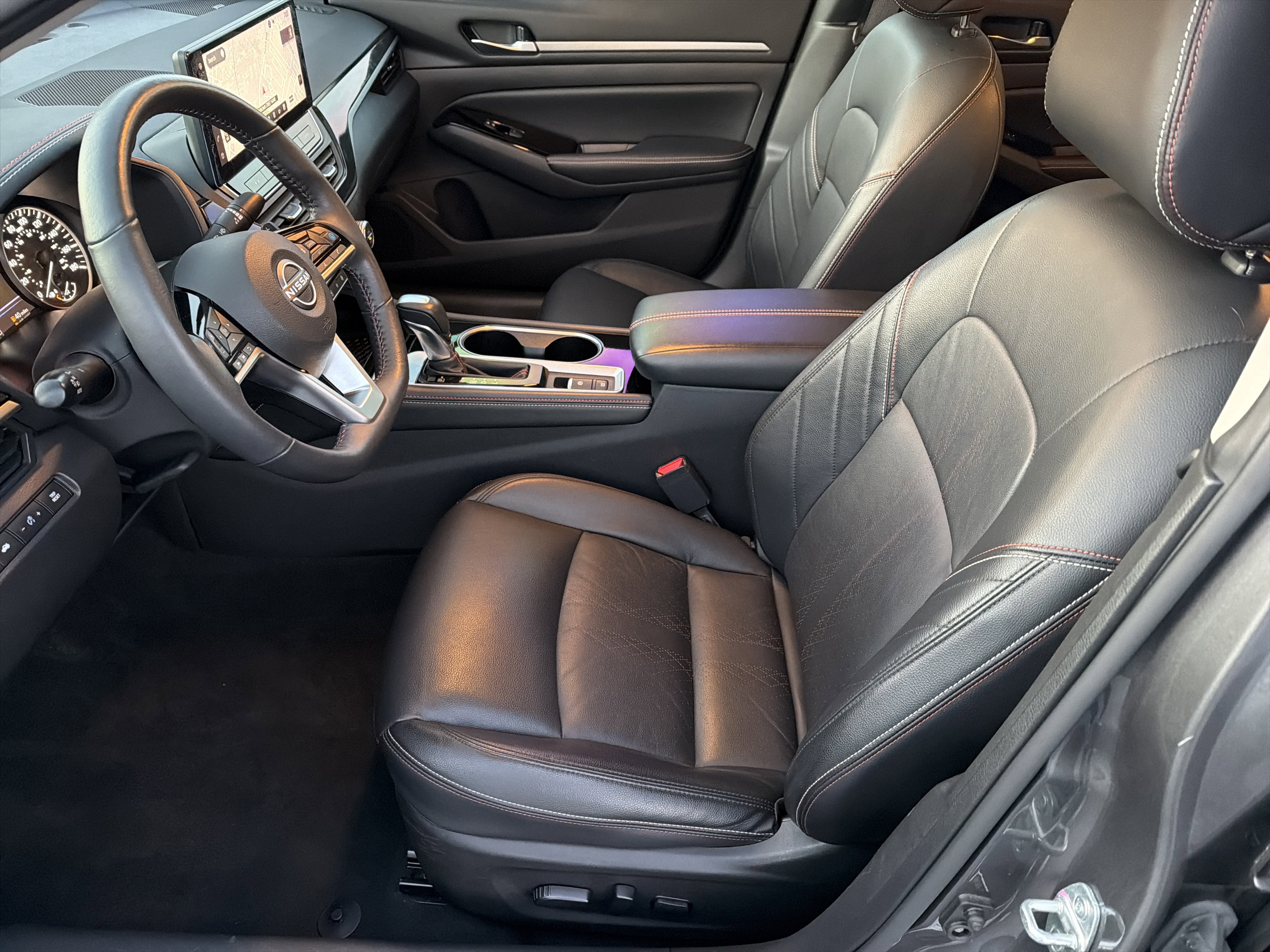 Used 2024 Nissan Altima 2.0 SR image 9