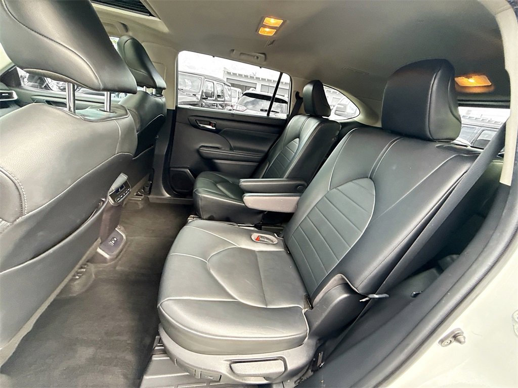Used 2021 Toyota Highlander XLE image 26