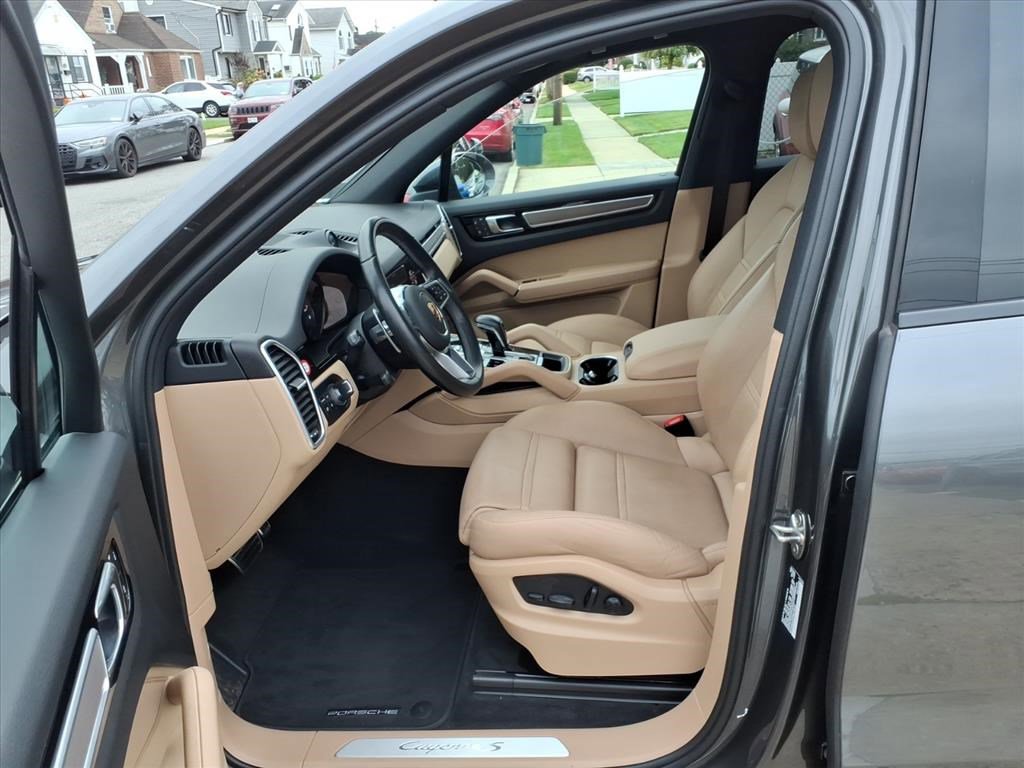 Used 2023 Porsche Cayenne S image 18