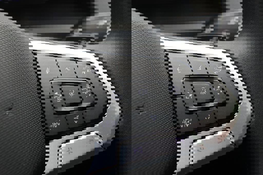 Used 2025 Volkswagen Atlas Peak Edition SE image 23