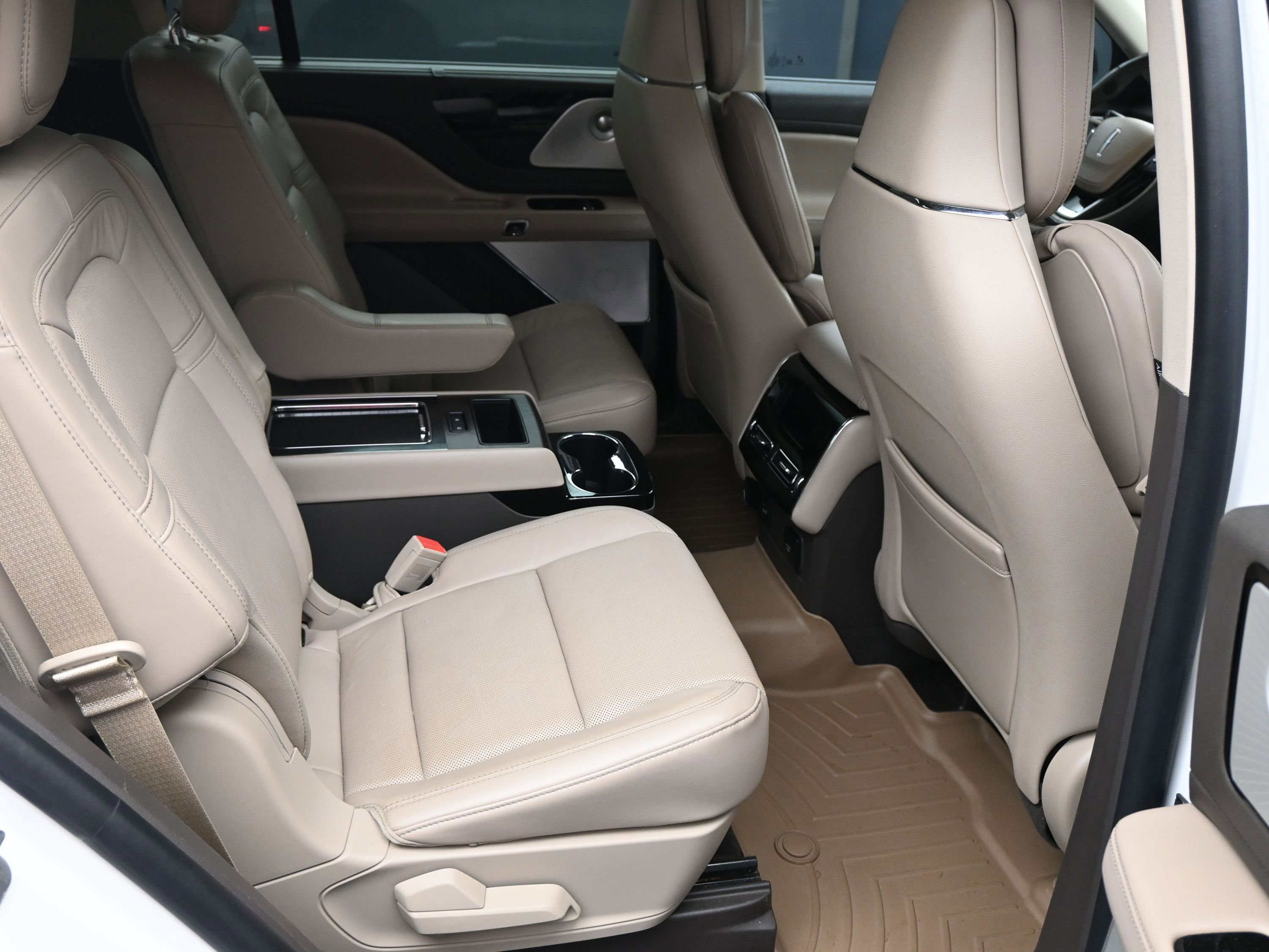 Used 2022 Lincoln Aviator Reserve w/ Equipment Group 201A image 10