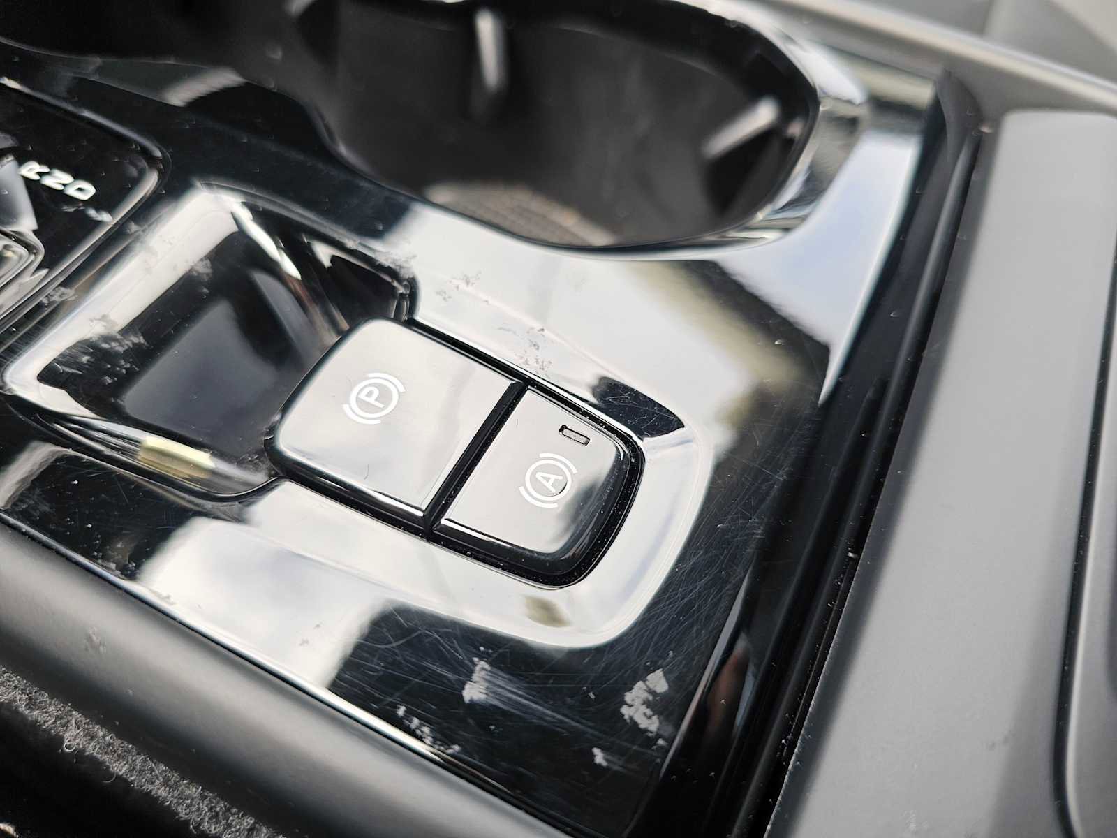 Certified 2024 Volvo XC40 B5 Plus w/ Climate Package image 38