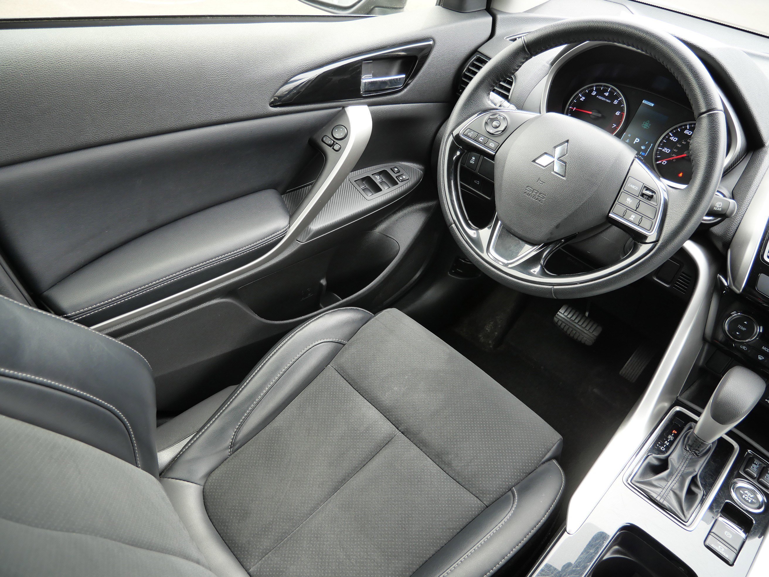 Used 2024 Mitsubishi Eclipse Cross SE image 9