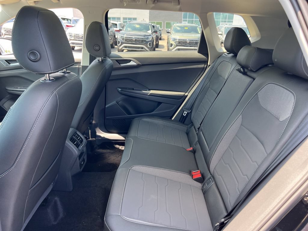 New 2025 Volkswagen Taos SE FWD image 24
