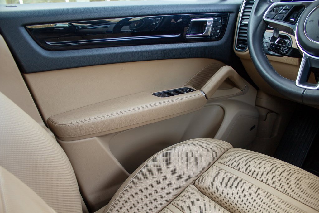 Used 2023 Porsche Cayenne image 19