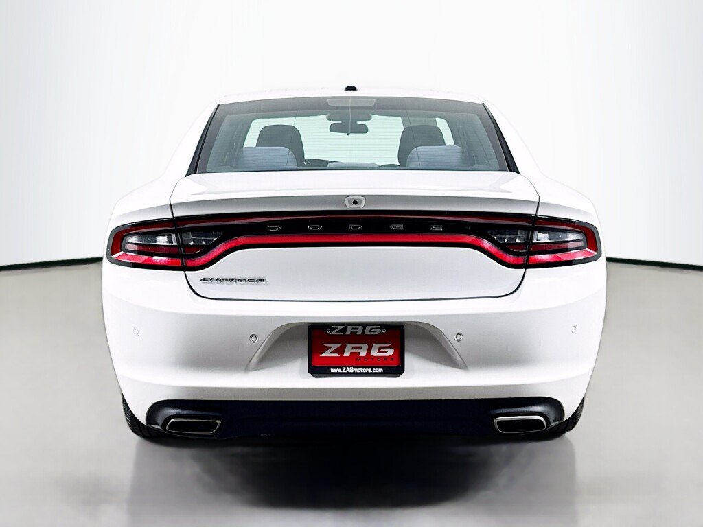 Used 2019 Dodge Charger SXT RWD image 4