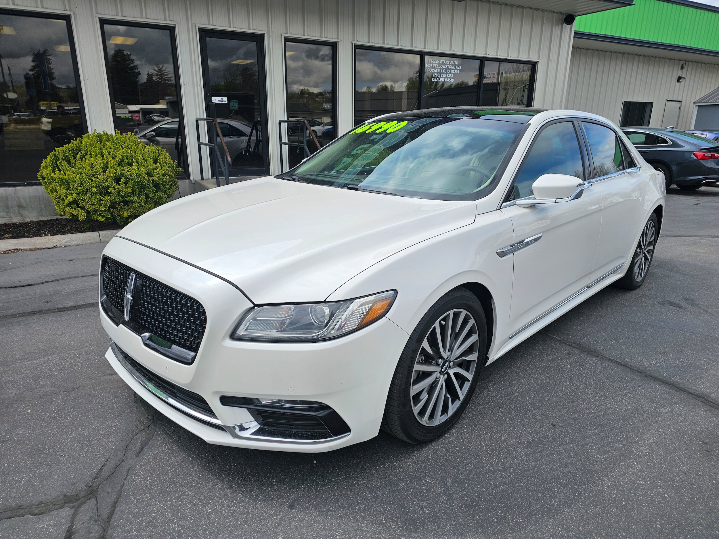 Used 2017 Lincoln Continental Select FWD image 2