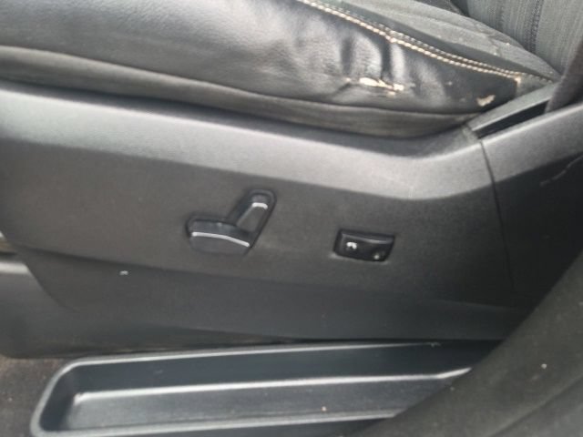 Used 2015 Chrysler Town & Country S FWD image 27