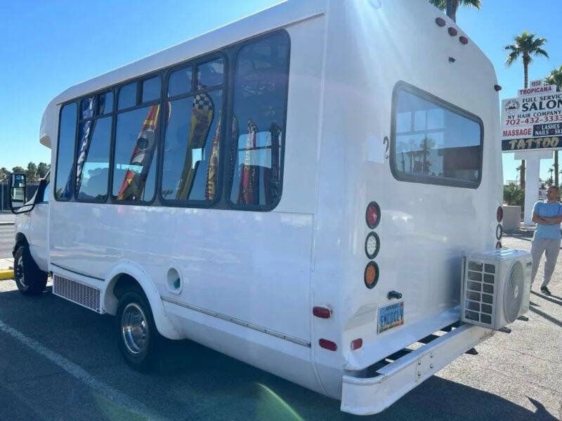 Used 2006 Ford E-350 and Econoline 350 Super Duty RWD image 15