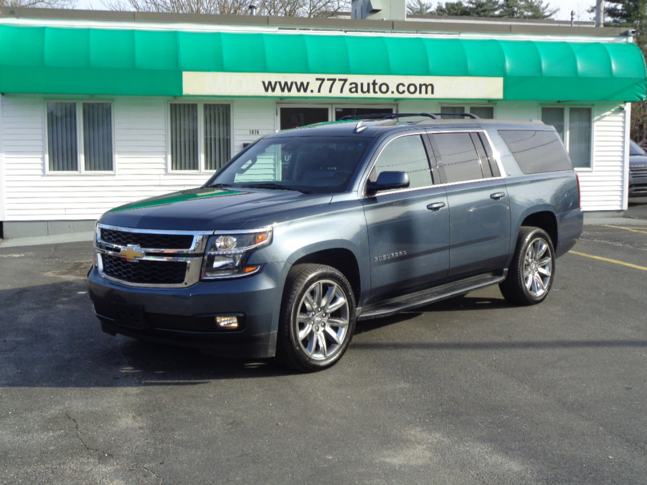 Used 2019 Chevrolet Suburban LT w/ Luxury Package image 10