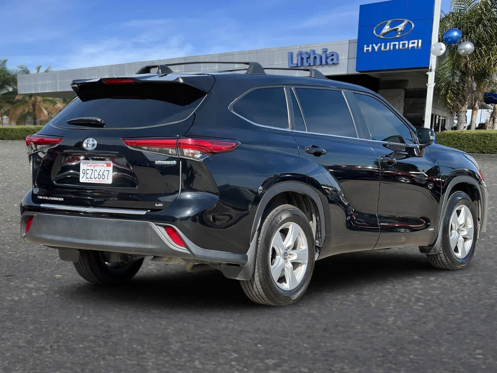 Used 2023 Toyota Highlander LE video 3