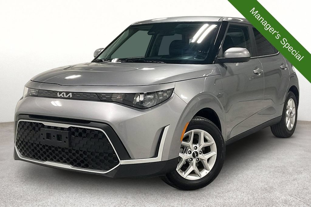 Used 2025 Kia Soul LX w/ LX Technology Package FWD image 14