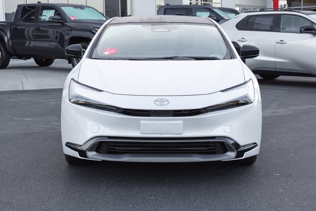 New 2027 Toyota Prius FWD image 2