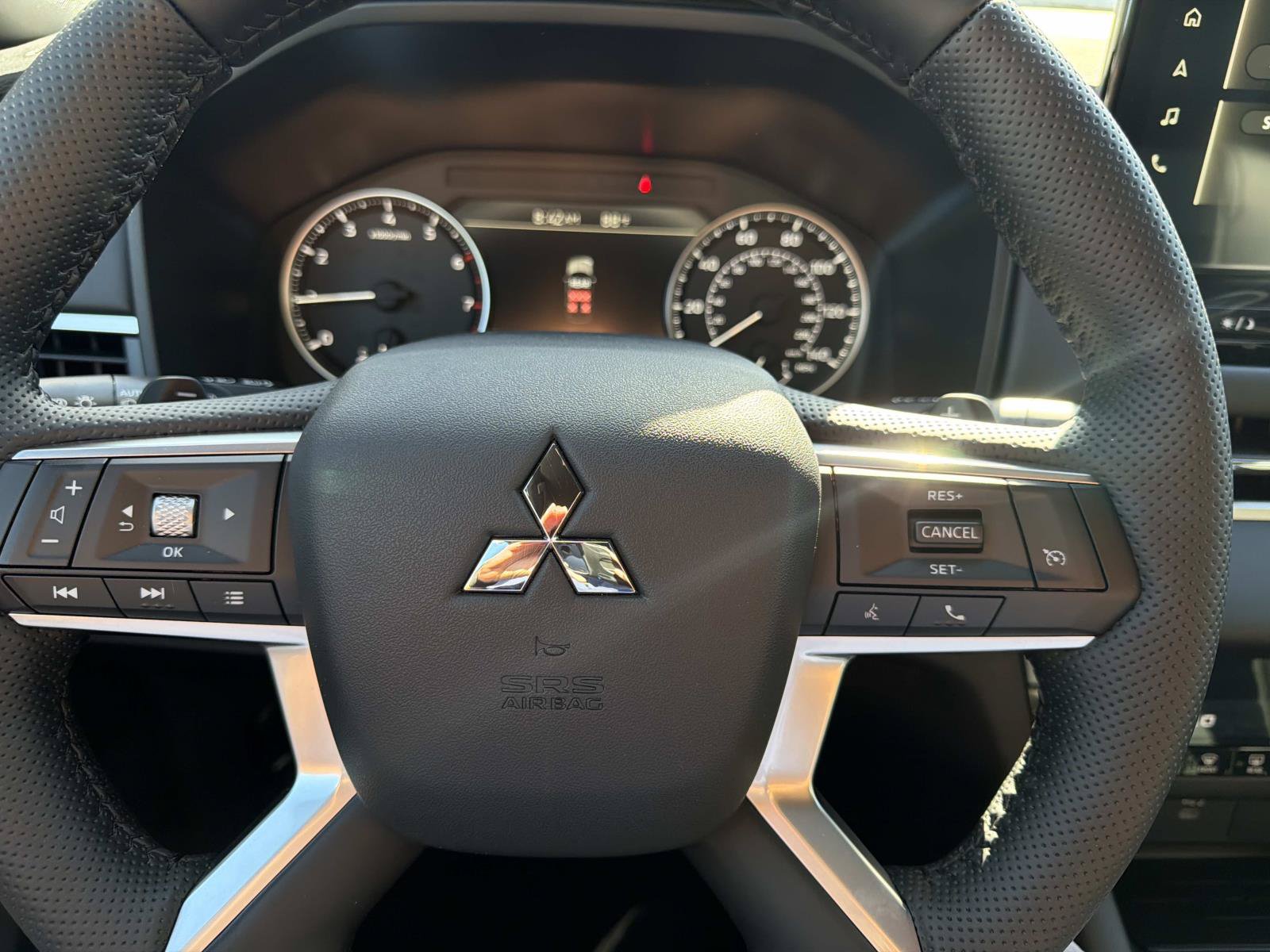 New 2026 Mitsubishi Outlander LE FWD image 17
