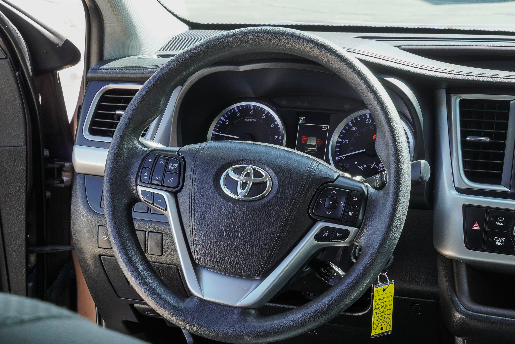 Used 2019 Toyota Highlander LE AWD/4WD image 32