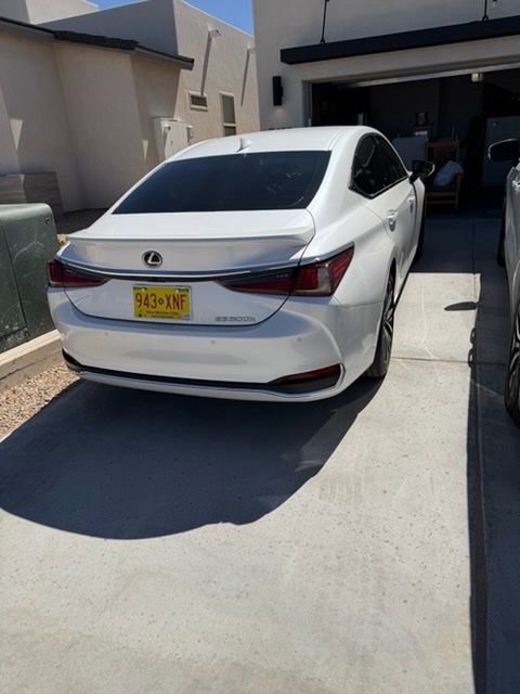 Used 2025 Lexus ES 300h w/ Premium Package FWD image 5