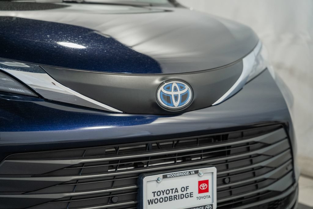 Used 2025 Toyota Sienna XLE FWD image 12