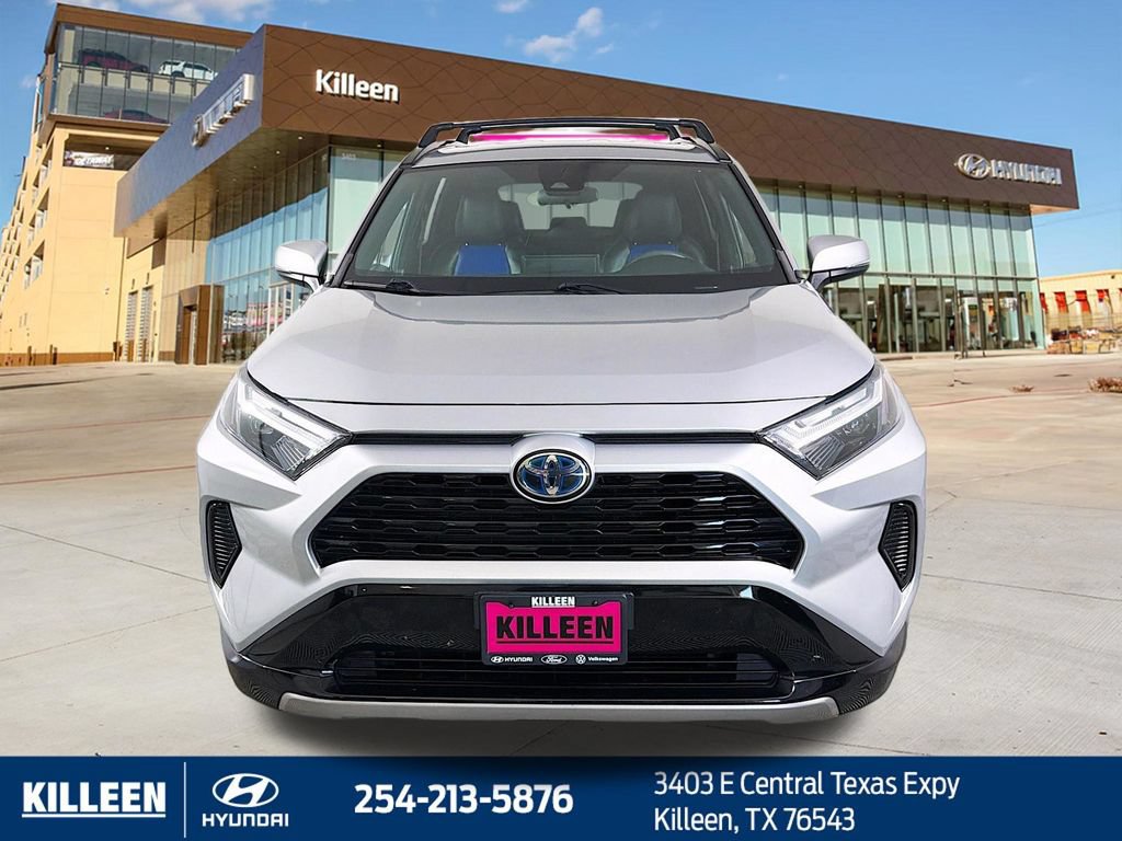 Used 2022 Toyota RAV4 SE AWD/4WD image 2