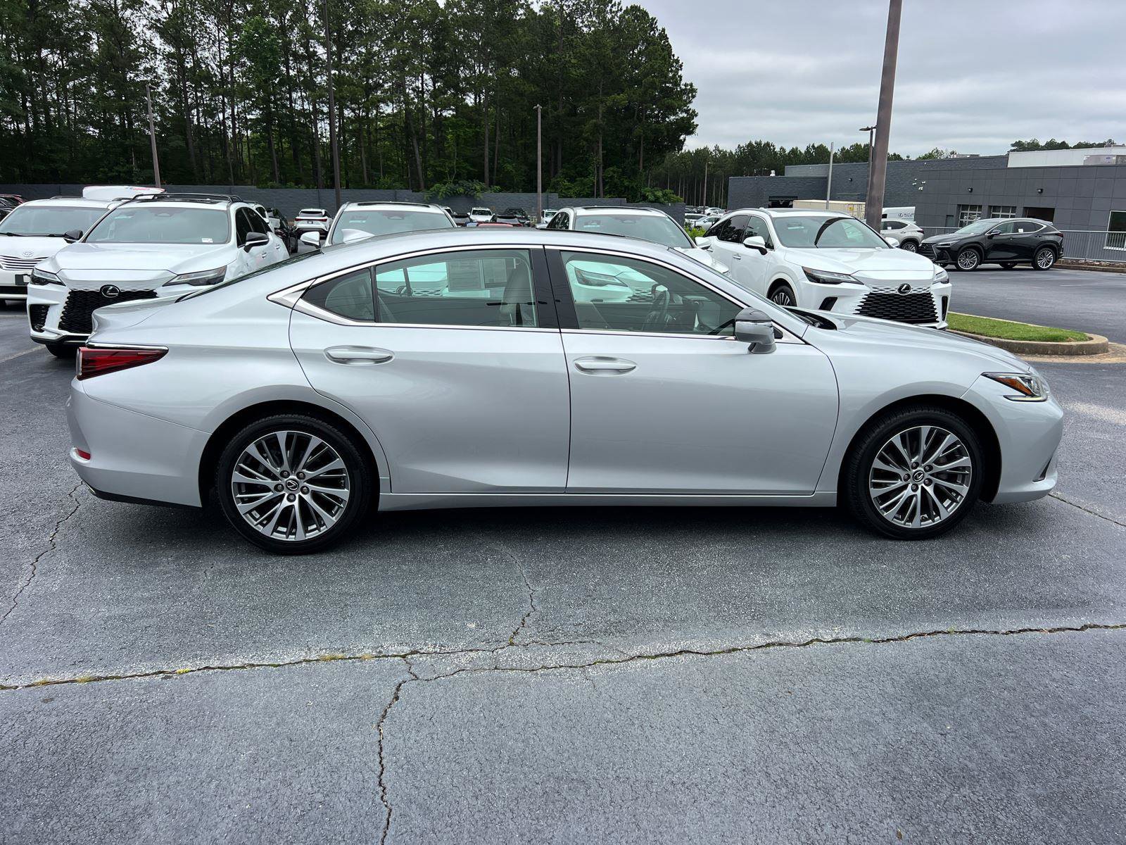 Used 2019 Lexus ES 350 w/ Accessory Package 2 FWD image 4
