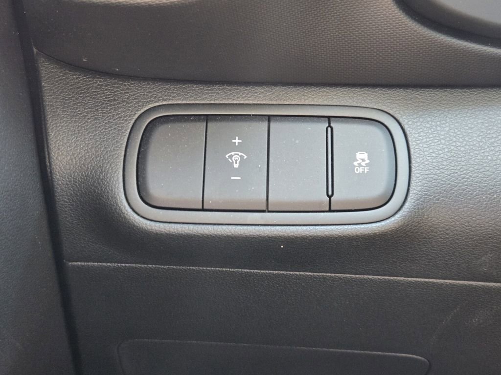 Certified 2025 Hyundai Venue Limited image 27