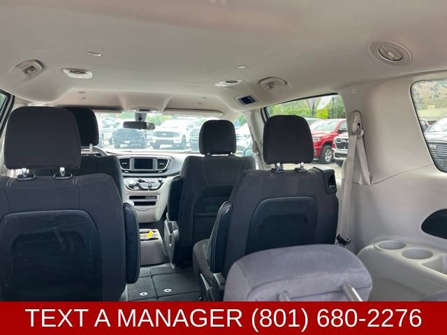 Used 2022 Chrysler Voyager LX FWD image 12