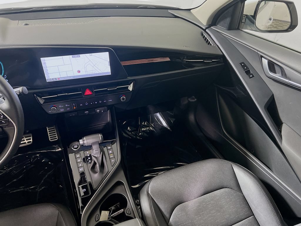 Used 2023 Kia Niro SX Touring FWD image 22